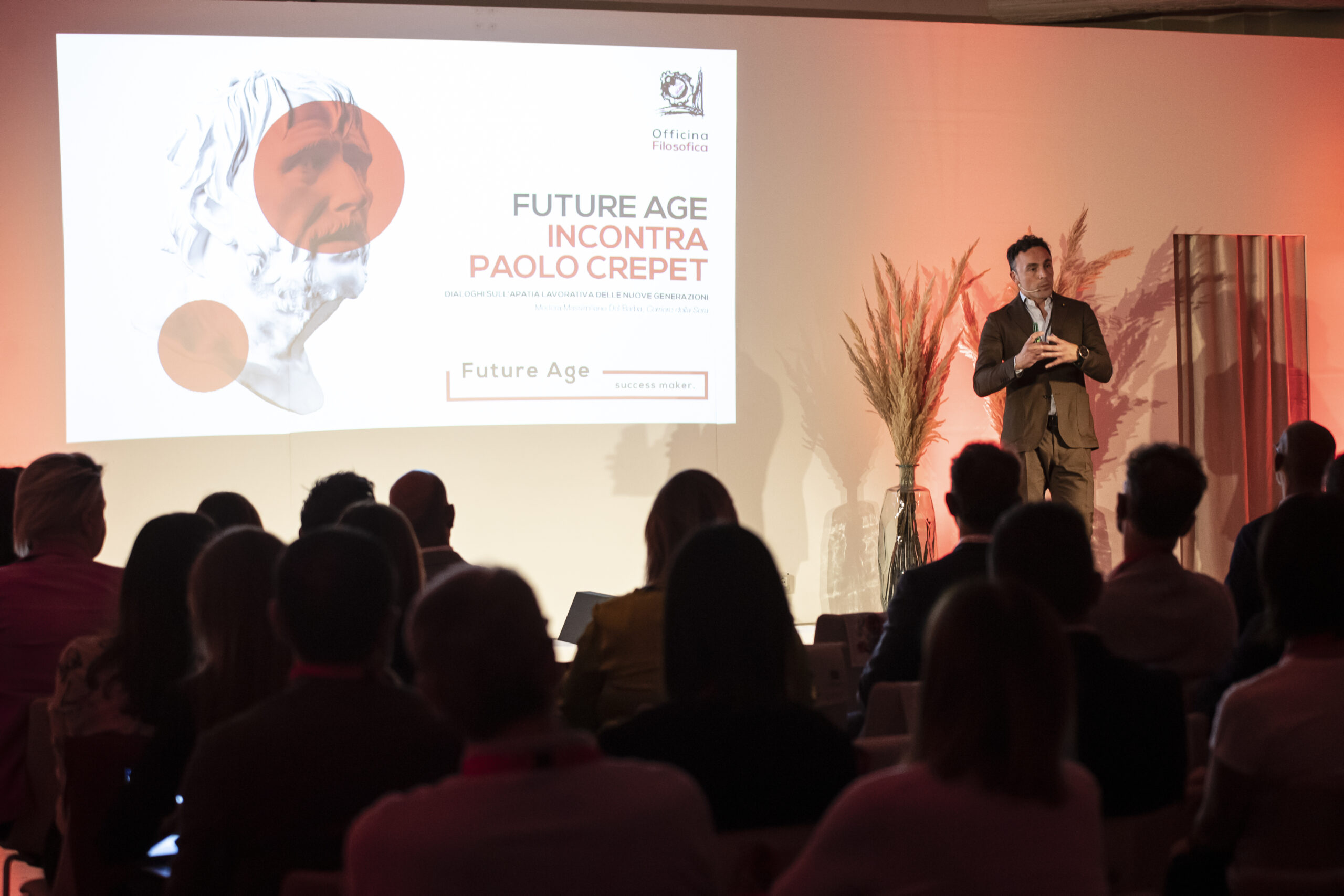 Future Age incontra Paolo Crepet nella foto convegno economia Bedizzole 14/10/2022